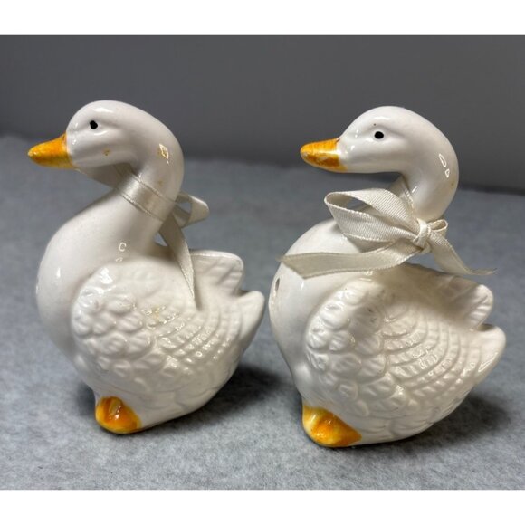Vintage Ceramic Duck Salt & Pepper Shakers with Ribbon Bows - White & Yellow - A - Picture 3 of 9